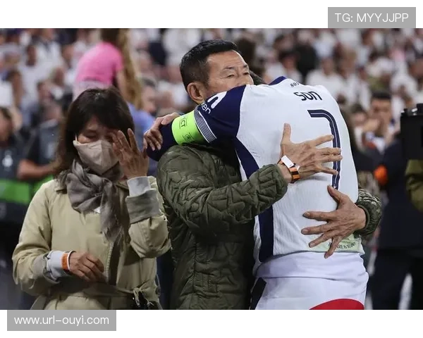 孙兴慜重返热刺主场与球迷告别，美职联赛季后首次亮相欧冠看台